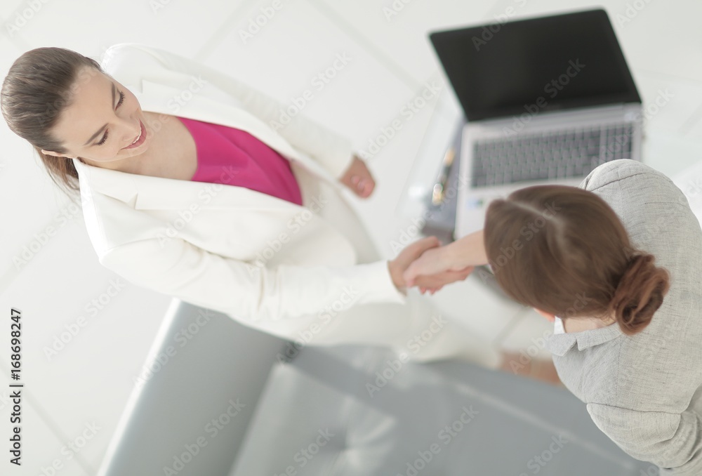 Obraz premium welcome and handshake business partners