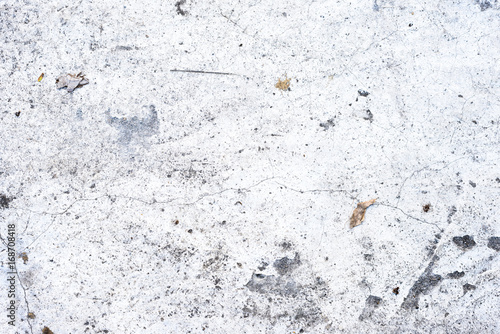 Dirty and cracked white concrete texture © Ferian