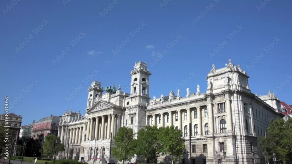 vista con palazzi a budapest vista con palazzi a budapest