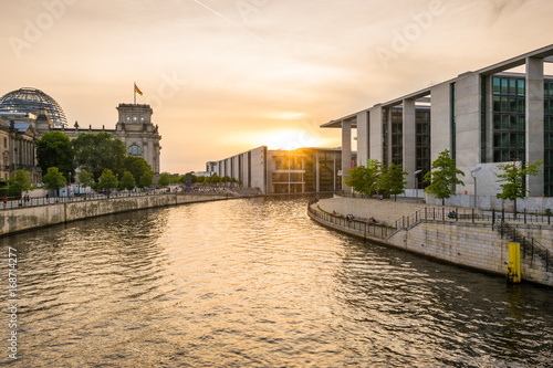 Photography Sonnenuntergang am Reichstag in Berlin