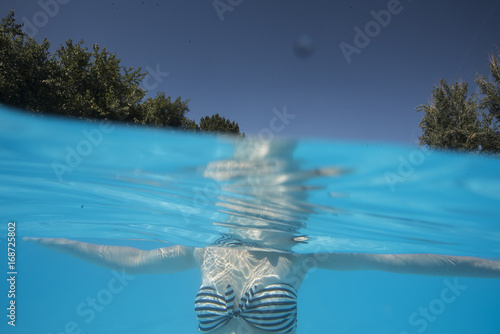 Underwater woman © FotoAndalucia
