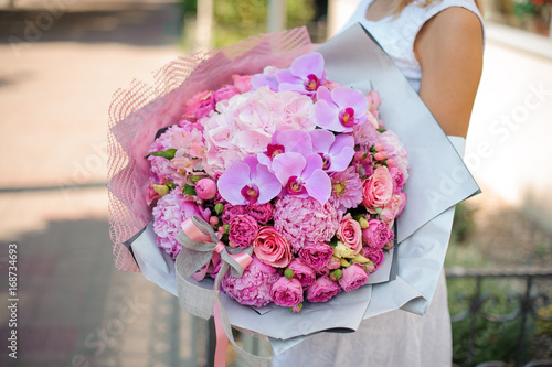 Wallpaper Mural Mixed bouquet and bride close up no face Torontodigital.ca