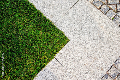 Foto grass and stone pavement