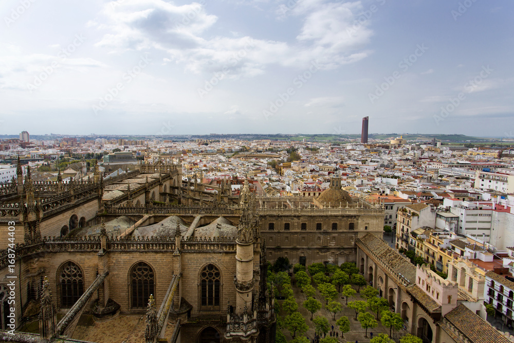 Fototapeta premium Aerial view of the city of Seville from the Giralda