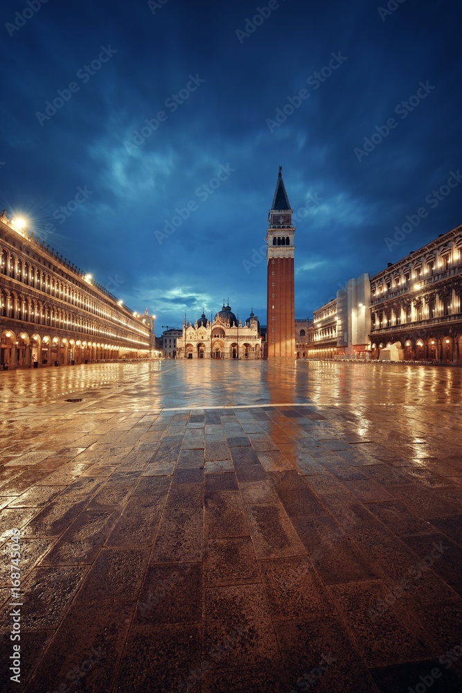 Naklejka premium Piazza San Marco night