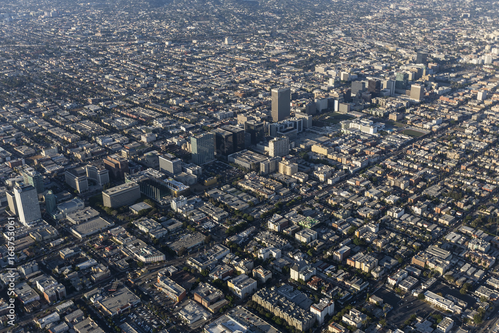 Fototapeta premium Aerial view of Wilshire Blvd and the Koreatown neighborhood in Los Angeles, California.
