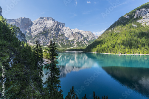 lago italia paesaggio italiano acqua montagna dolomiti natura blu di tirolo estate viaggio foresta europa autunno roccia scenico scenario
