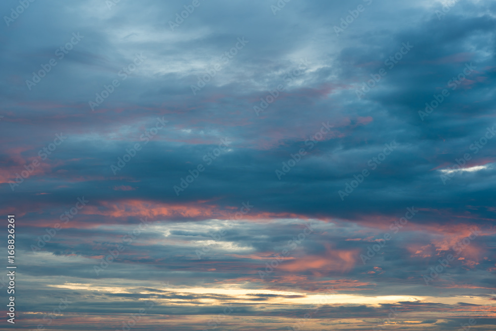 Obraz premium cloudy sky at sunset