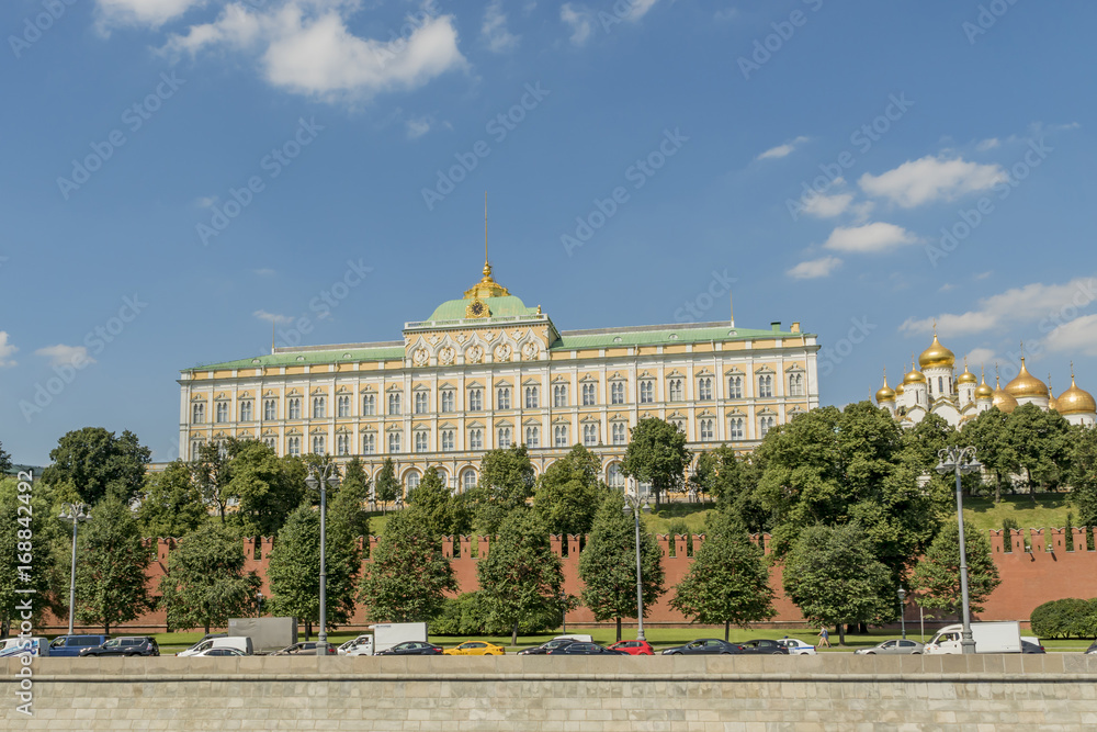 Obraz premium Moscow Kremlin and Grand Kremlin Palace view from the riverside