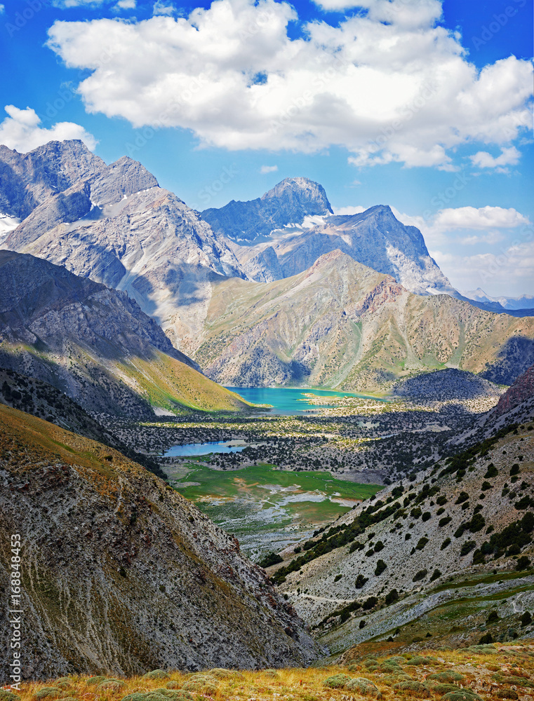 Φωτογραφία Landscape of beautiful high Fan mountains and Kulikalon?lake in Tajikistan