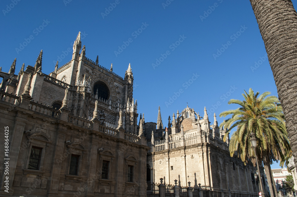 Spagna: vista della Cattedrale di Santa Maria della Sede, la Cattedrale di Siviglia, ex moschea consacrata come chiesa cattolica nel 1507, dove è sepolto Cristoforo Colombo