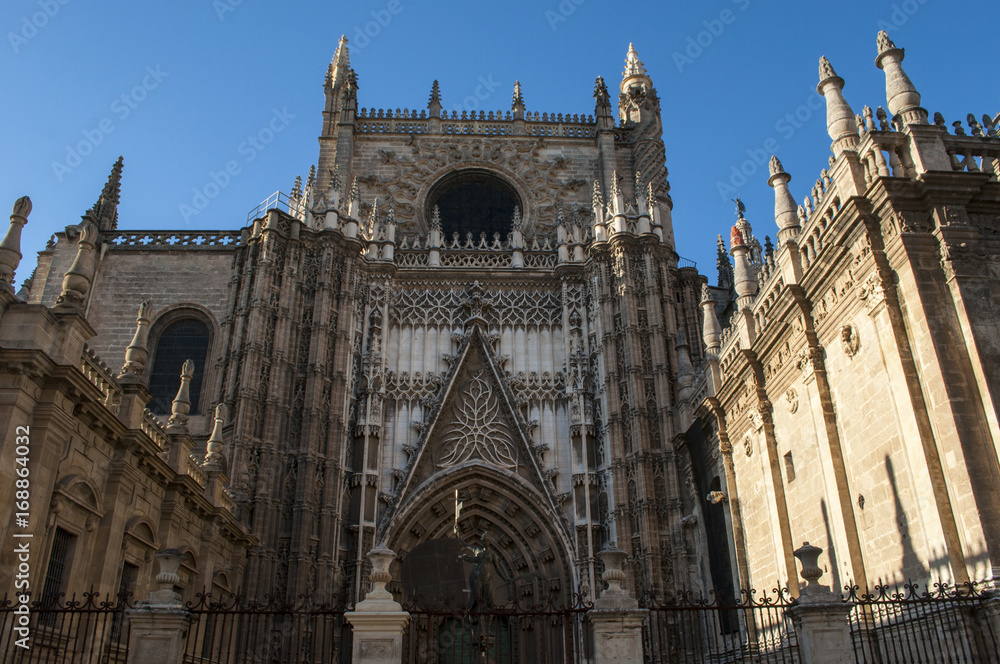 Spagna: la Porta del Principe della Cattedrale di Santa Maria della Sede, la Cattedrale di Siviglia, ex moschea consacrata come chiesa cattolica nel 1507, dove è sepolto Cristoforo Colombo