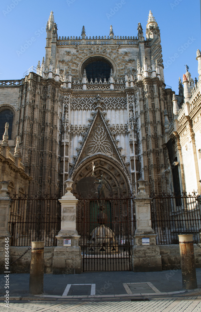 Spagna: la Porta del Principe della Cattedrale di Santa Maria della Sede, la Cattedrale di Siviglia, ex moschea consacrata come chiesa cattolica nel 1507, dove è sepolto Cristoforo Colombo