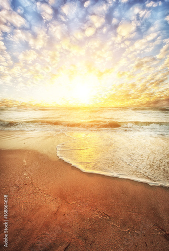 Fototapeta Naklejka Na Ścianę i Meble -  Beautiful sunrise above the sea