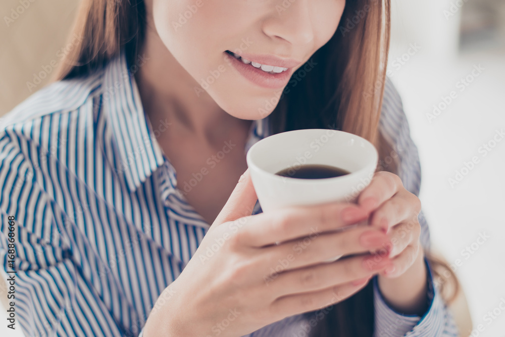 Φωτογραφία Great beginning of the day! Cropped close up of relaxed business lady, resting a