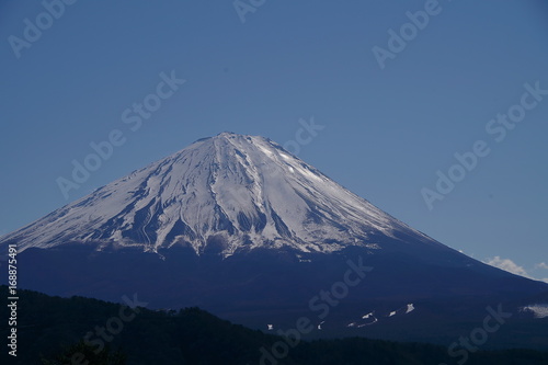 雪の輝く富士山