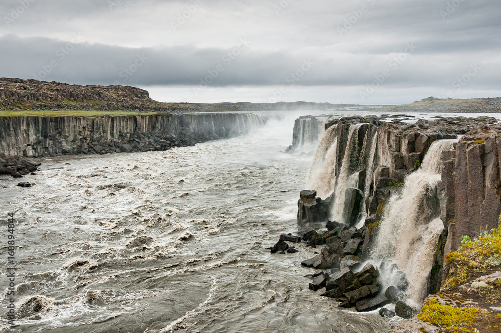 Cascade boueuse de Selfoss en Islande Cascade boueuse de Selfoss en Islande