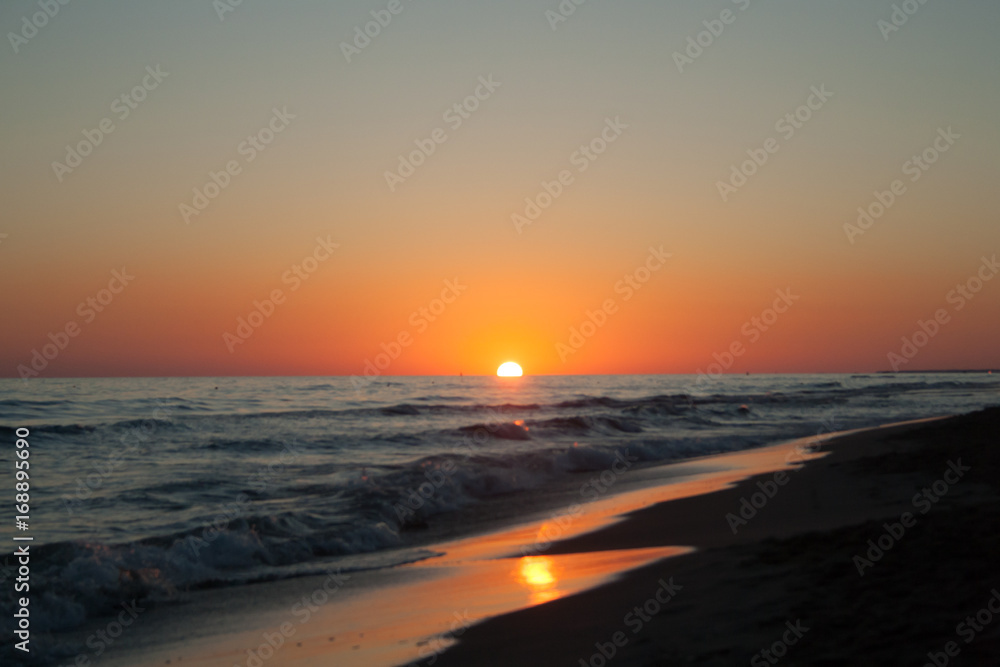 Naklejka premium sun mirror on the water