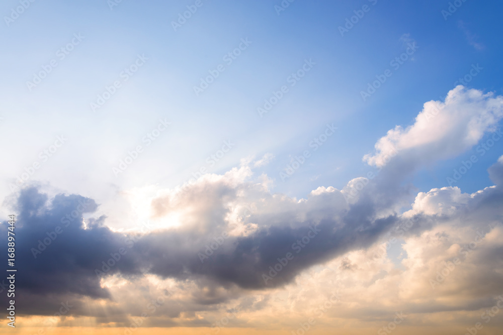 Obraz premium sunset / sun rise sky with rays of yellow and red light shining clouds and sky background and texture