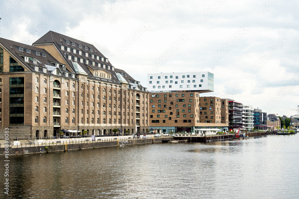 Obraz premium Berlin - Blick von der Oberbaumbrücke