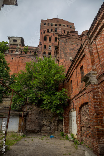 Old abandoned red brick grain elevator  © Mulderphoto