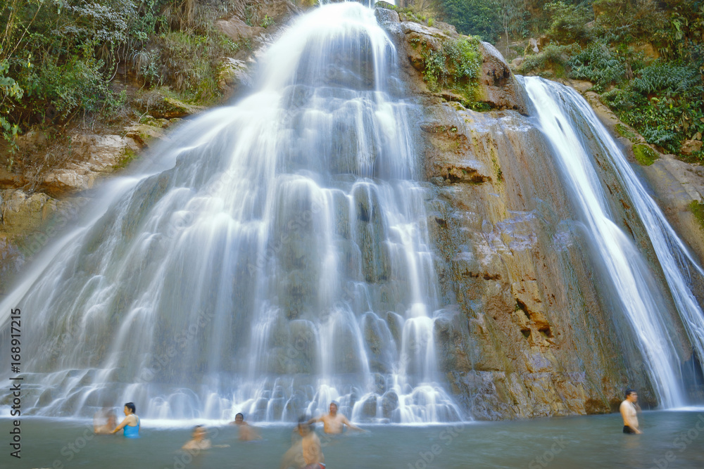 Fototapeta premium Catarata de Bayoz
