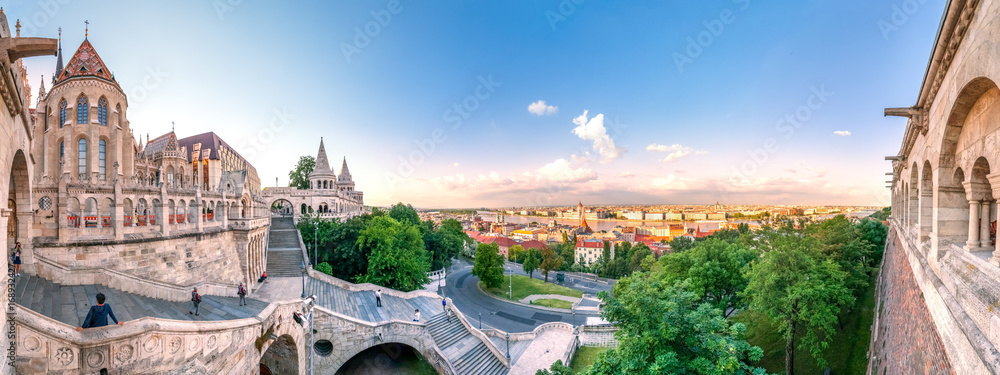 Fototapeta premium Budapeszt, Baszta Rybacka i widok na miasto