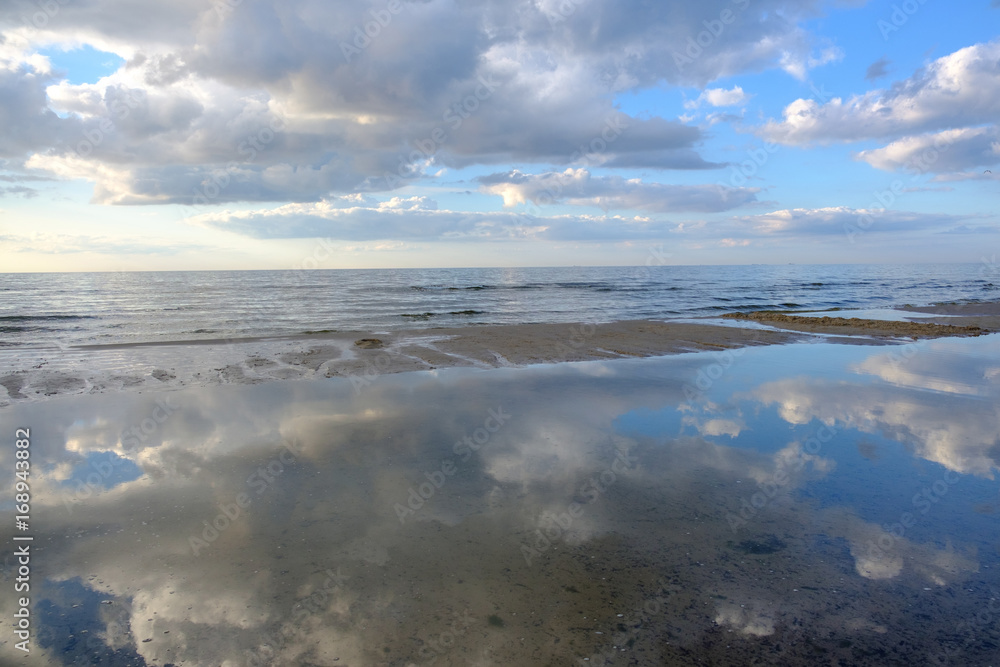 Fototapeta premium Cloud reflection on a beach