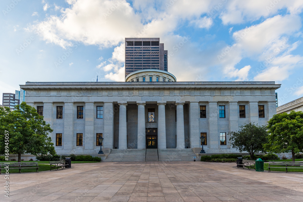 Obraz premium The Ohio Statehouse in Columbus, Ohio