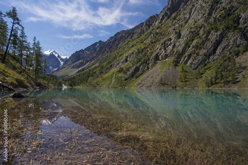 Fototapeta Naklejka Na Ścianę i Meble -  View of the mountains with reflection in the blue lake.