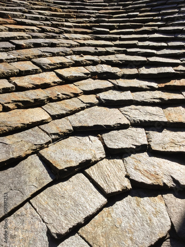 toiture traditionnelle en lozes de schiste, Ardèche, France photo