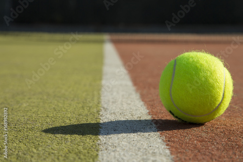 pallina da tennis © Lucaeffestock