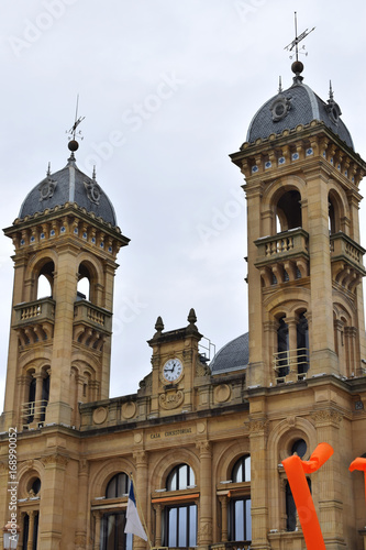 Edificio clásico, ayuntamiento.