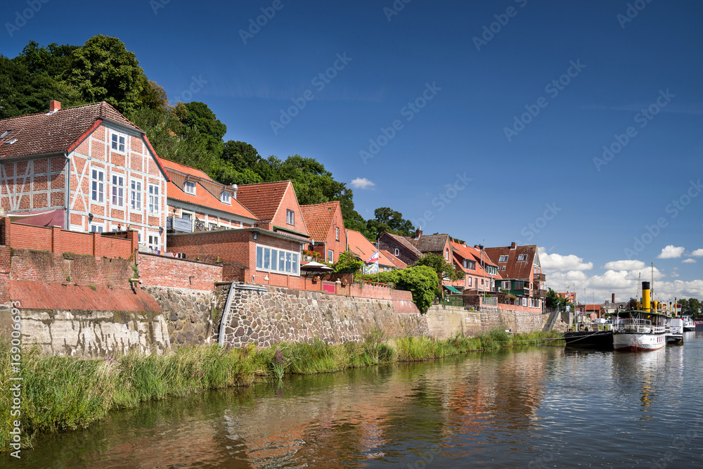 Elbuferpromenade Lauenburg im Sommer