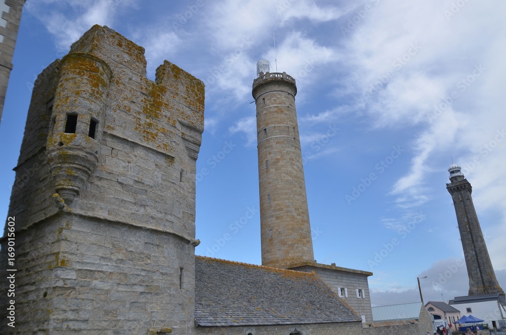 Le phare de Penmarc'h et le phare d'Eckmühl situés sur la pointe de Saint-Pierre, à Penmarc'h, dans le Finistère.