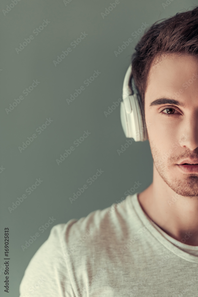 Fototapeta premium Handsome guy with gadget