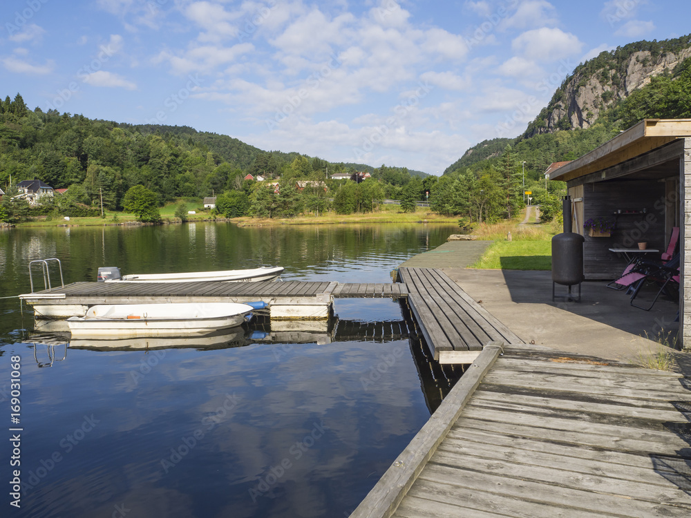 Paisajes de Kristiansand a Stavanger por la E39, bucólico paisaje con reflejos en el agua. Vacaciones en Noruega 2017
Paisajes de Kristiansand a Stavanger por la E39, bucólico paisaje con reflejos en el agua. Vacaciones en Noruega 2017