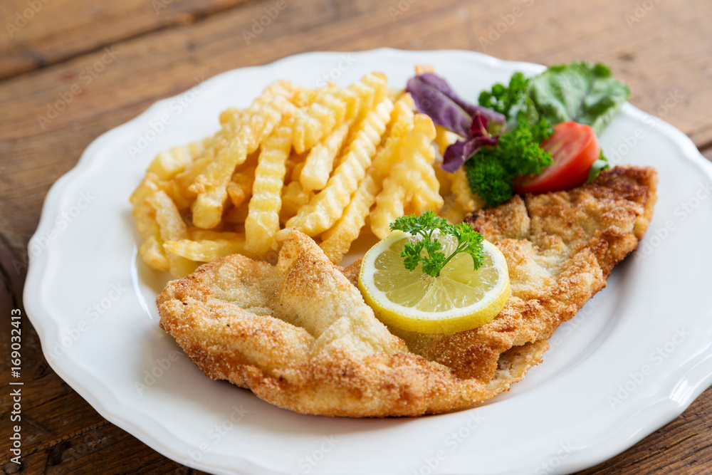 Wiener Schnitzel mit Pommes Frites