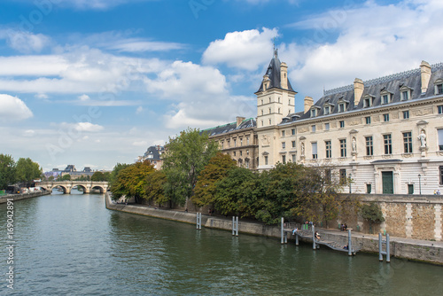  Paris, Prefecture de police on the Seine, in Saint-Michel, quai des Orfevres, and view of the Pont-Neuf 