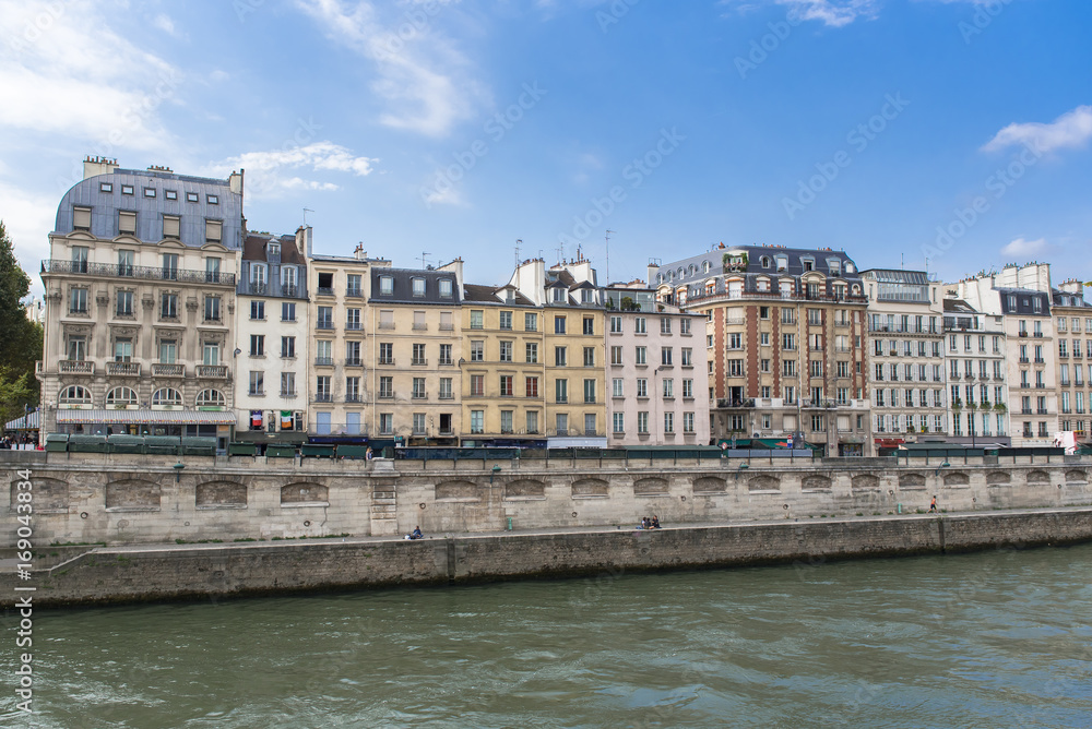      Paris, typical facades quai des Grands Augustins, beautiful buildings on the Seine
