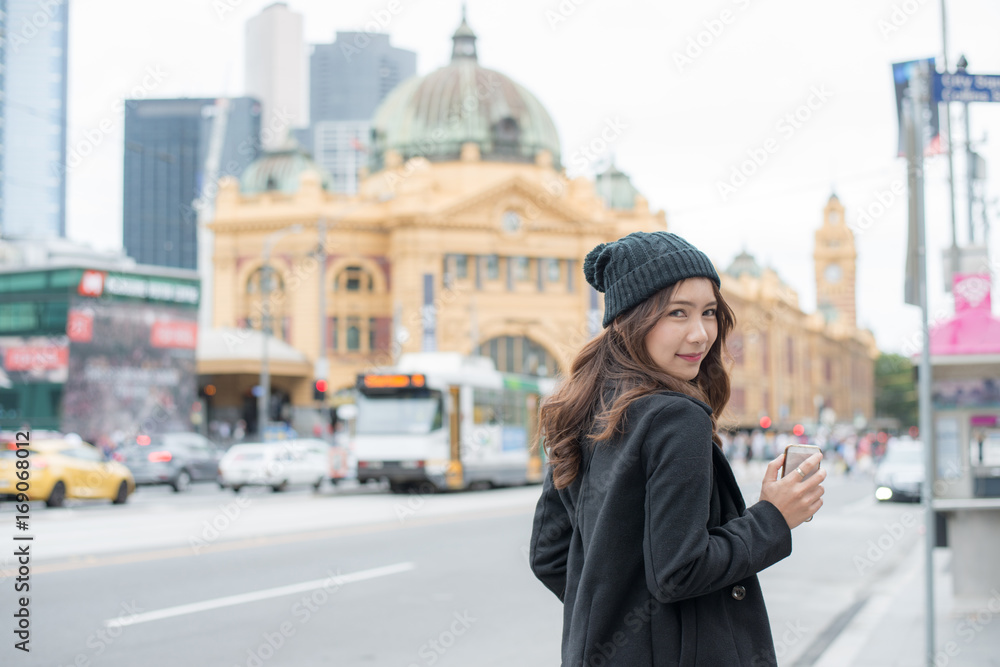Obraz premium Asian women traveling in Melbourne, Australia.