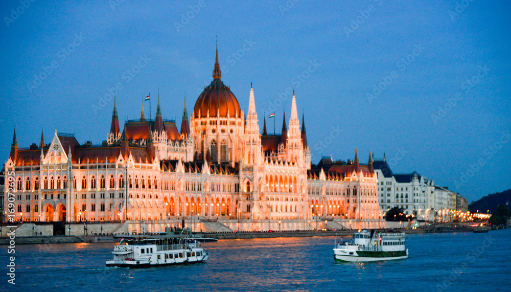 Fototapeta premium Hungarian Parliament