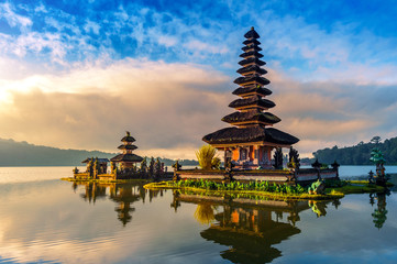 Ingelijste posters Indonesië Pura Ulun Danu Bratan tempel Bali  © tawatchai1990