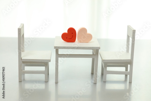 Obraz na płótnie 白いミニチュア家具 w salonie