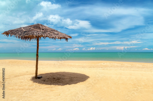 Fototapeta Naklejka Na Ścianę i Meble -  Beautiful tropical beach with parasols, Thailand