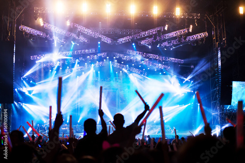 Wallpaper Mural crowded people in living concert event Torontodigital.ca