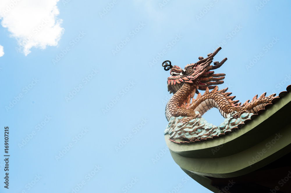 Obraz premium Dragon statue in Ben Doc temple