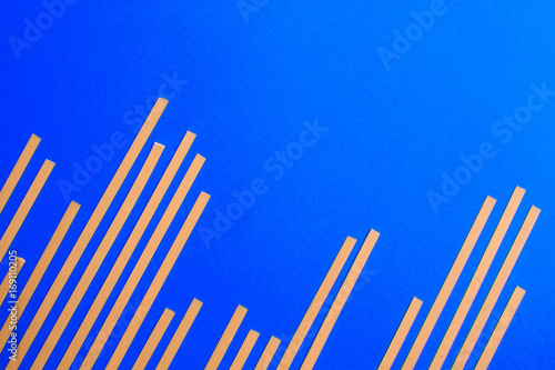 Blue background with yellow long raw pasta arranged in bar graph.