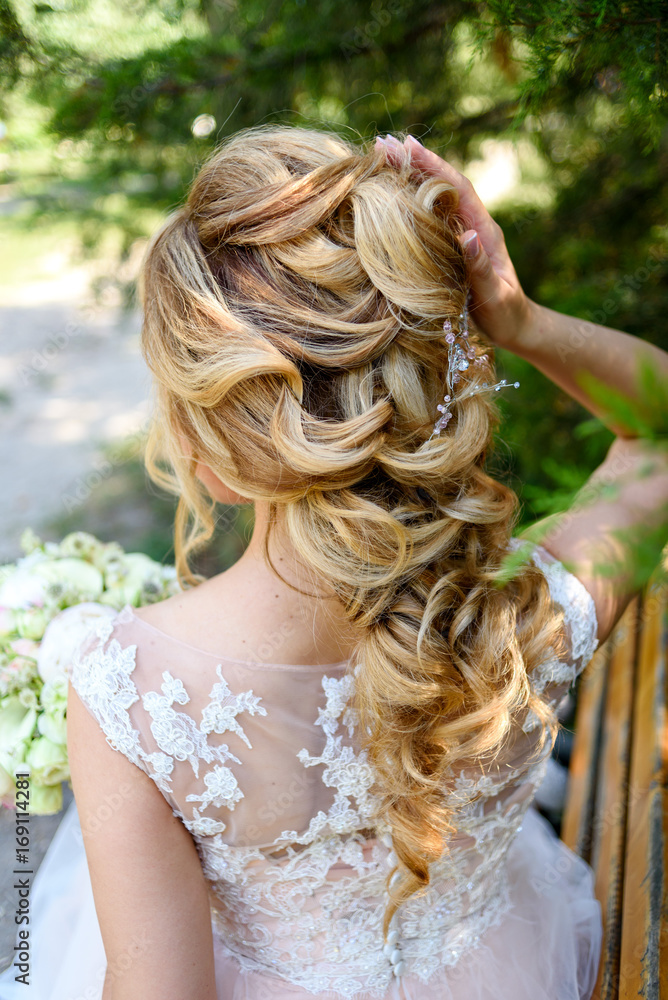 Beautiful bride fashion wedding hairstyle with jewelry, back view. Blond  girl with curly hair styling. Hairstyle for long hair with stylish hair  accessory Stock Photo | Adobe Stock