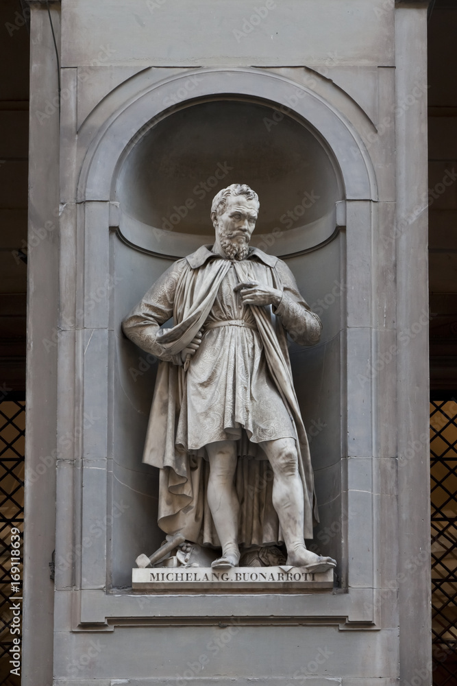 Statuen bei den Uffizien berühmter Zeitgenossen, Michelangelo Buonarroti